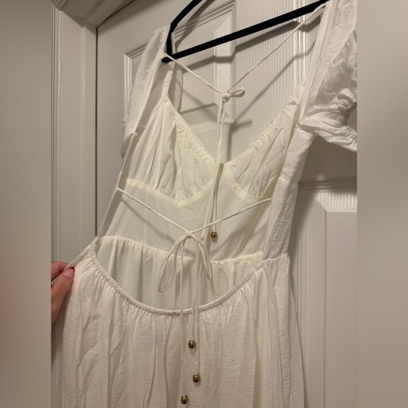NWT - Showpo ANITA MIDI DRESS - PUFF SLEEVE TIERED DRESS IN WHITE - Picture 5 of 15